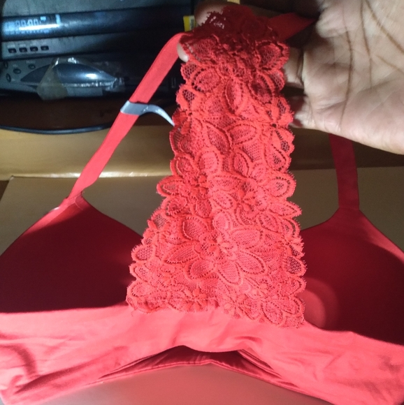 Red wireless T strap Bra - Picture 4 of 4